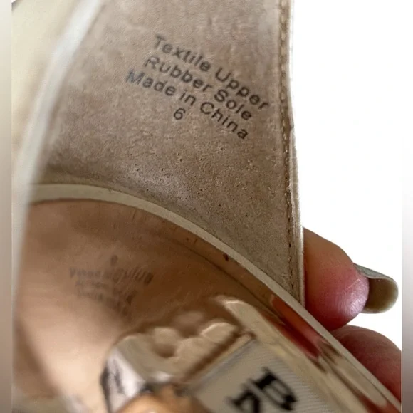 Badgley Mischka Zoanne Champagne Caged Jewel Design Thong Flats Sandals Size 6 - Picture 12 of 12